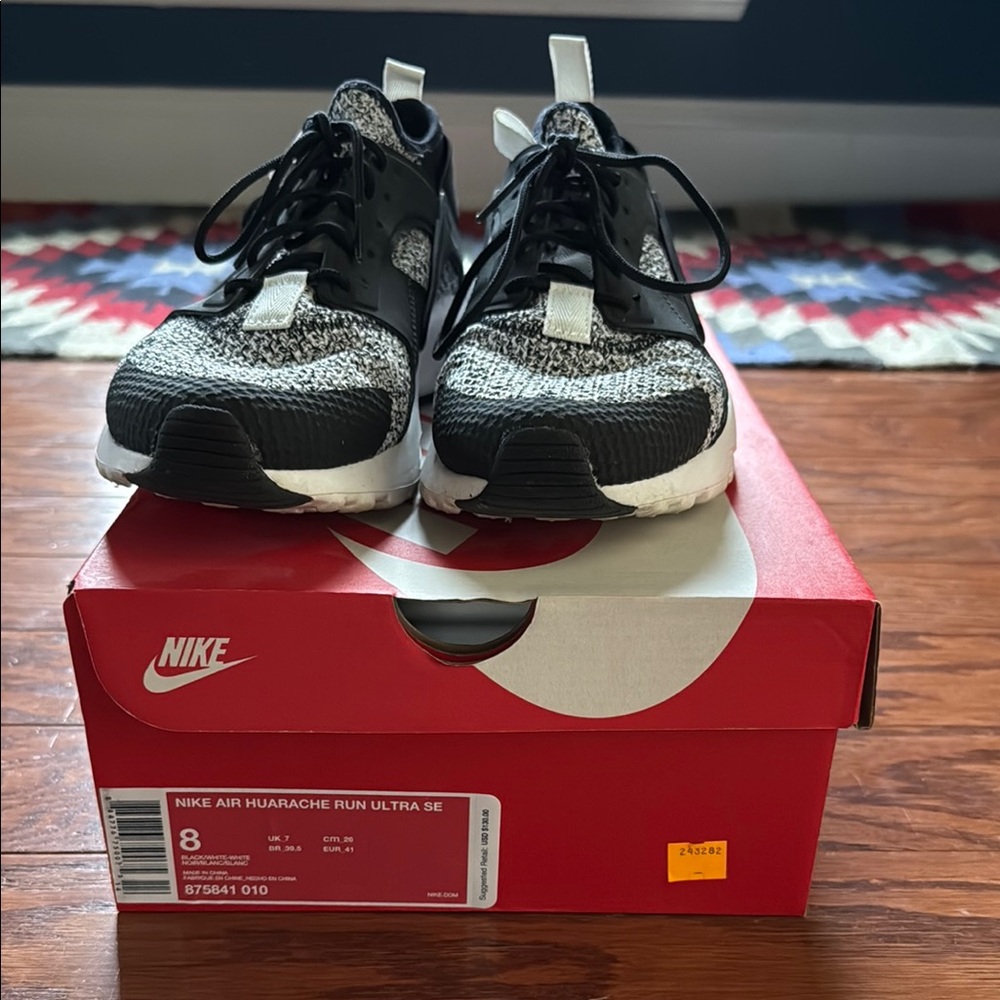 Nike Black and White Athletic Shoes with Chunky Sole - Picture 4 of 5
